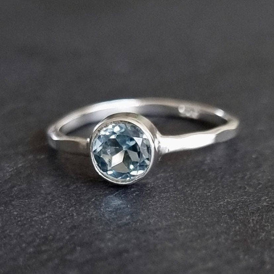 Solitaire 6mm Round Blue Topaz Ring | Hammered 925 Silver