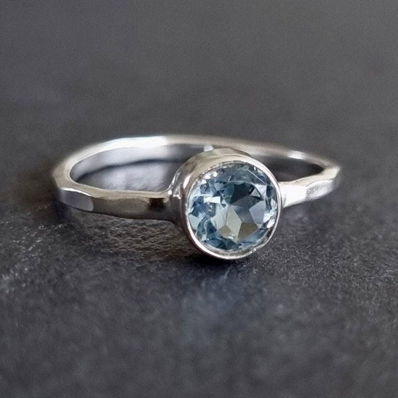 Solitaire 6mm Round Blue Topaz Ring | Hammered 925 Silver